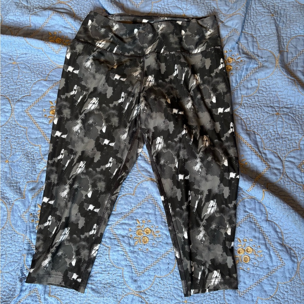 Black and Gray Camouflage Leggings